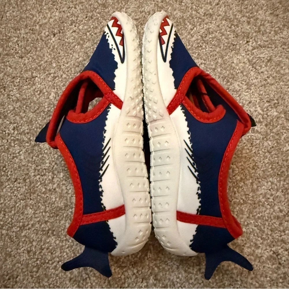 NWT ZeroXposur toddler size 10 Shark water shoes with Velcro strap